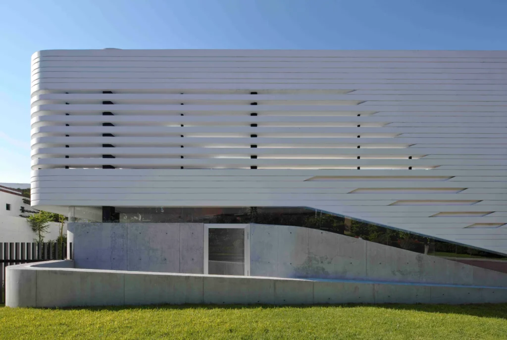 Vortex house